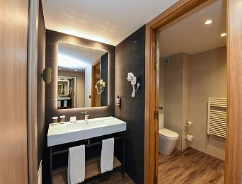 Chambre familiale (2 adultes + 2 enfants)