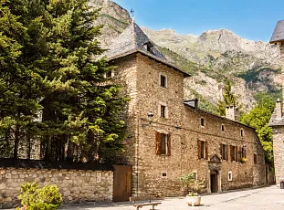 Explore the Benasque Valley in spring